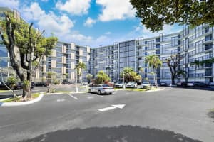 20500 W Country Club Dr 715, Aventura