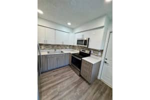 100 Sw 9th St B, Hallandale Beach