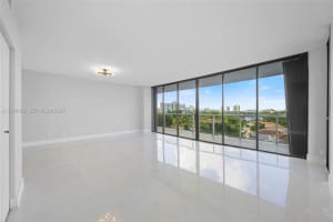 20281 E Country Club Dr 501, Aventura