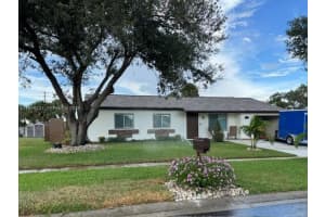 5474 Kenwood Dr., North Port