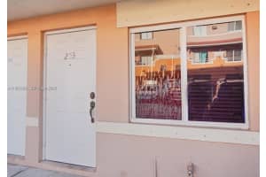 37 W 11th St 203, Hialeah