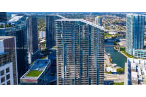 68 Se 6th St 2904, Miami