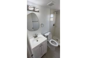 2760 W 61st Pl 202, Hialeah