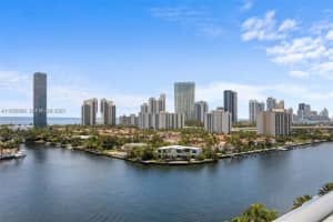 19707 Turnberry Way 17-e, Aventura
