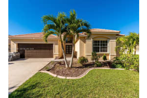 381 Cameron Dr, Weston