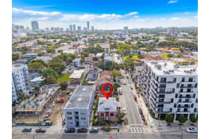 676 Sw 1st Street, Miami