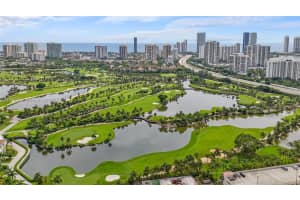19501 W Country Club Dr 2415, Aventura