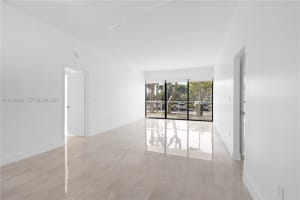 3731 N Country Club Dr 124, Aventura