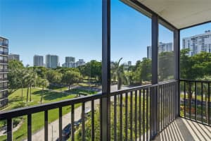 3401 N Country Club Dr 519, Aventura