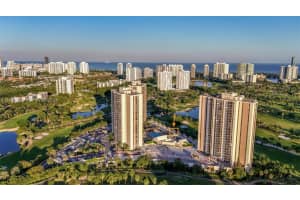 20347 W Country Club Dr Th15, Aventura