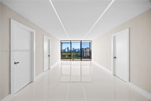 20379 W Country Club Dr 1938, Aventura