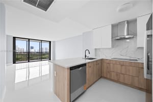 20335 W Country Club Dr 1905, Aventura