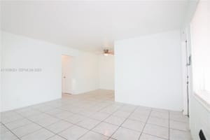 712 Ne 8th St 102, Hallandale Beach