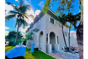 1102 Nw 26th St 1102, Miami