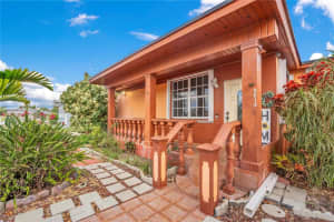 5015 E Palm Ct, Hialeah