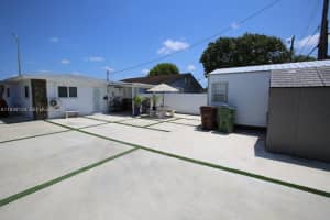 798 W 31st St, Hialeah