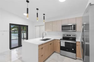 8340 Nw 193rd Ln, Hialeah