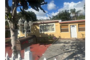 465 Ne 157th Ter 2, Miami