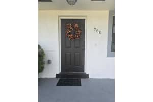 780 W 74th Pl, Hialeah