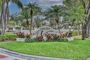 2851 N Oakland Forest Dr 210, Oakland Park