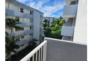 1801 S Treasure Dr 402, North Bay Village