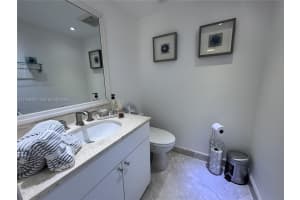 3301 N Country Club Dr 104, Aventura