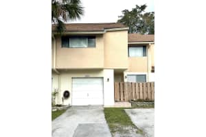 8253 Nw 8th Pl 2, Plantation