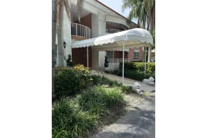 60 Park Dr B, Bal Harbour