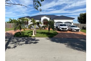 13205 Sw 218th Ter, Miami