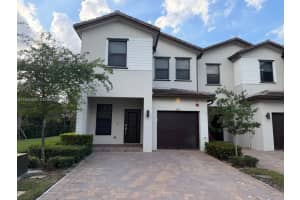 286 Sw 159th Pl 286, Pembroke Pines