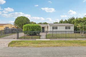 781 Nw 183rd Dr, Miami Gardens