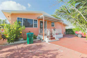 827 Nw 73rd St, Miami