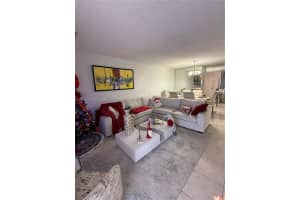 1950 W 54th St 409, Hialeah