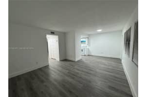 1530 Ne 136th St 13, North Miami