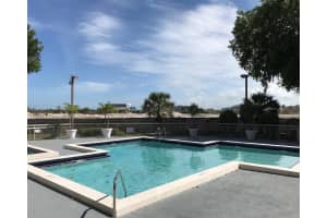 8290 Lake Dr 408, Doral