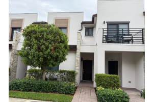 887 Ne 211th St, Miami