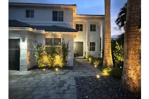 1063 Sunflower Cir, Weston