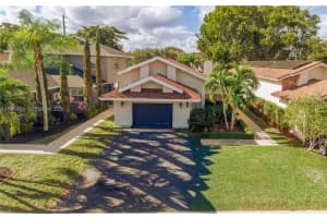 575 Lakeside Cir, Sunrise