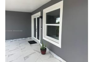 412 W 15th St, Hialeah