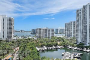 19400 Turnberry Way 1131, Aventura