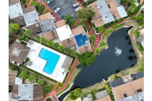 2753 S Parkview Dr, Hallandale Beach