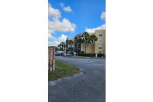 8005 Lake Dr 201, Doral