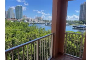 19701 E Country Club Dr 5408, Aventura