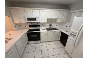 305 W 68th St 519, Hialeah