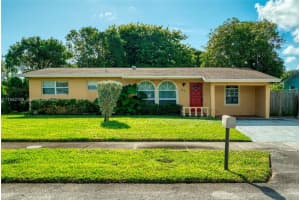 910 Ne 49th St, Deerfield Beach