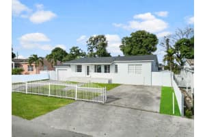 355 W 62nd St, Hialeah