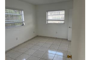 140 Royal Palm Rd 211, Hialeah Gardens