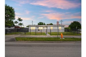 11401 Sw 56th St, Miami
