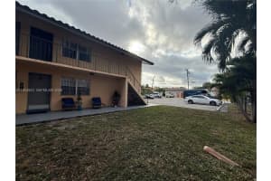460 Eldron Dr 6, Miami Springs