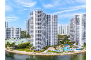 19101 Ne Mystic Pointe Drive 901, Aventura